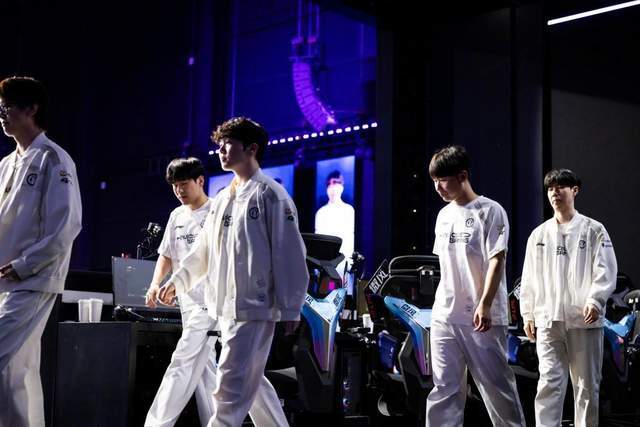 LPL登峰组激战正酣，iG迎战TES忍界大战再启，阿水直面昔日队友！