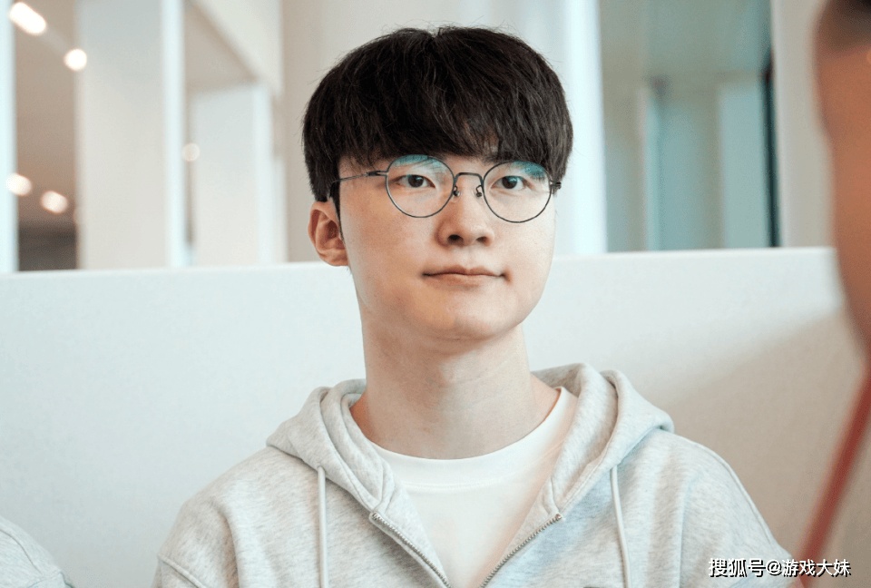LOL官方再次发文强调，faker就是传奇选手，地位无人(rén)能撼动