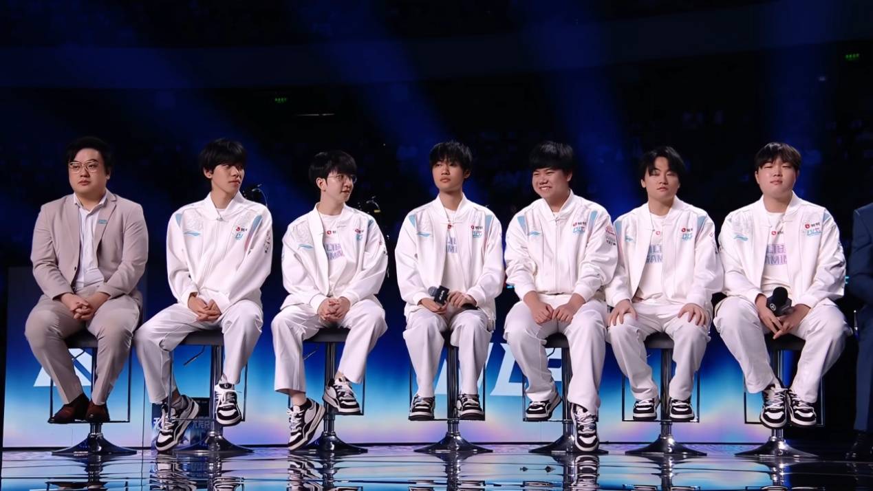 LPL首位“六冠王”诞生！Knight完成登顶，超越厂长，成联赛之王