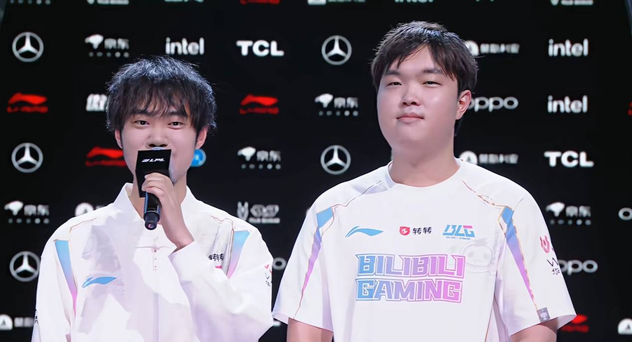 LPL首位“六冠王”诞生！Knight完成登顶，超越厂长，成联赛之王