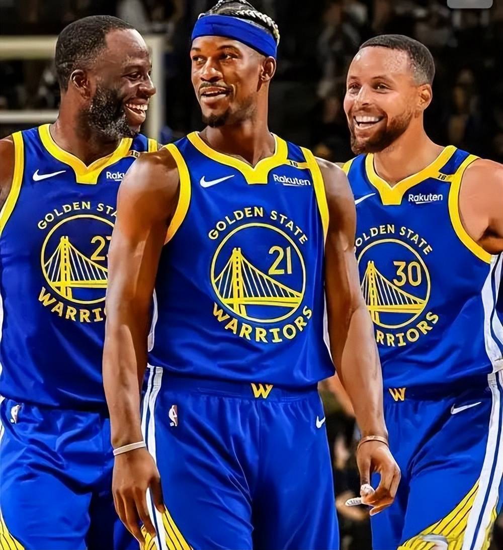 一人防住一支球队！勇士(shì)休赛期“0操作”背后：老将们最后的豪(háo)赌？