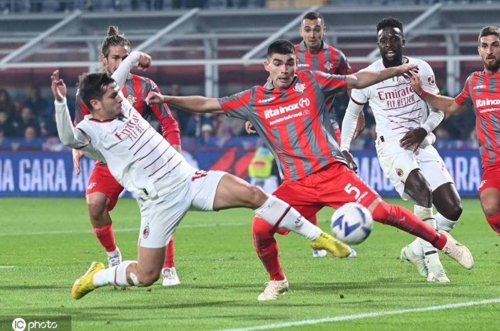 意甲升降级附加赛首回合：克雷莫纳与帕尔马的战术博弈