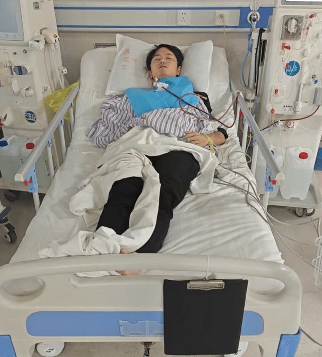 LOL大主播宣布退圈，查出尿毒症住院令人心痛，网友送上祝福！