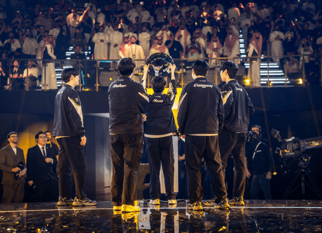 Chovy接班(bān)LOL第一人！连夺两座国際(jì)赛冠(guān)军，加冕世界第一中单