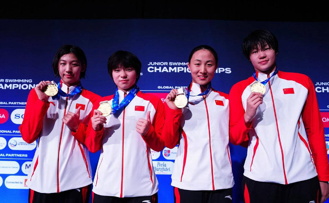 中国游泳(yǒng)新秀崭露头角，两位年轻选手夺得八枚金牌