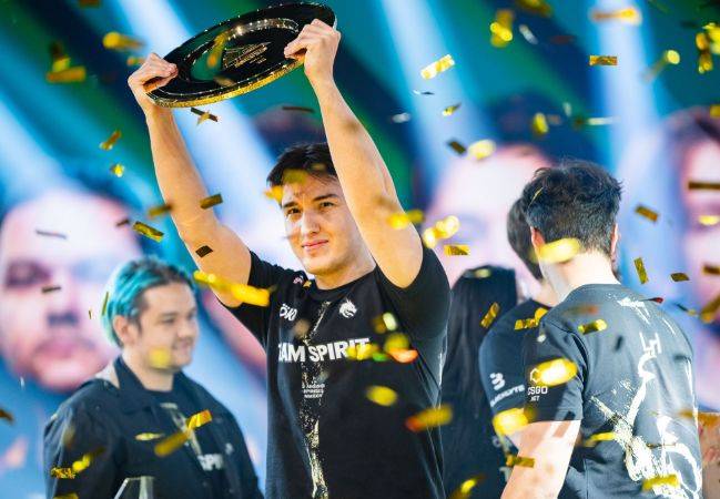 《Dota》玩(wán)家看了《英雄联盟》比(bǐ)赛后…