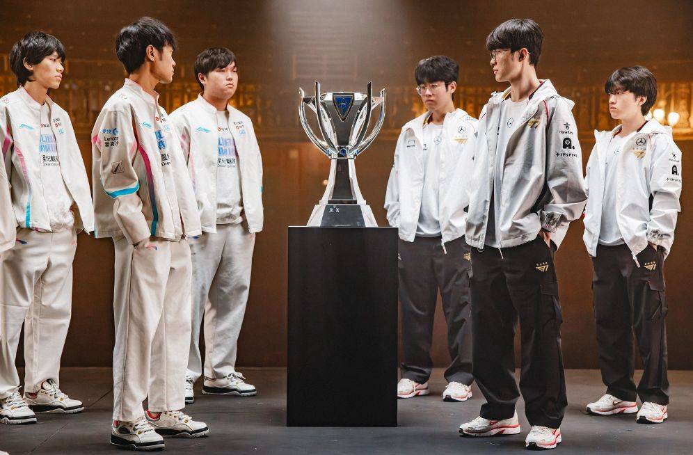 《Dota》玩家看了《英雄联盟》比赛后…