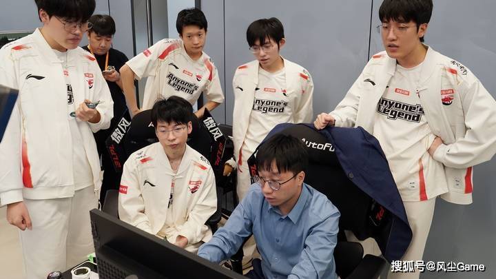 LOL最强全华班(bān)成为笑话！國(guó)一中被对位MVP，对手嘲讽：NA＞LPL