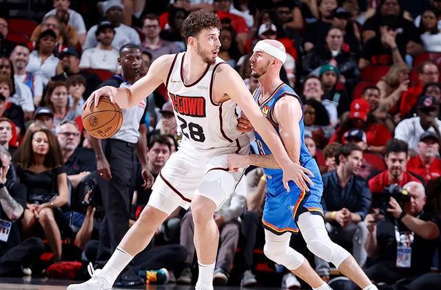 恩怨局拉满！杜(dù)兰特携火箭回俄城 “复仇”，雷霆颁奖夜能防住吗？