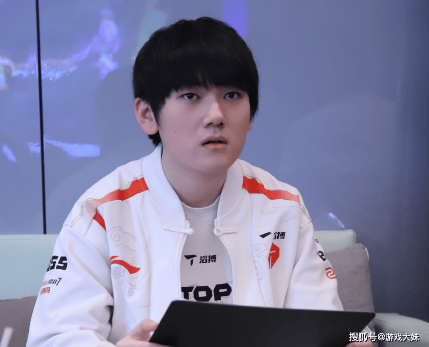 LOL皮肤投票排行，只有一款冠军皮肤进入前100，看到(dào)就能想(xiǎng)到(dào)IG