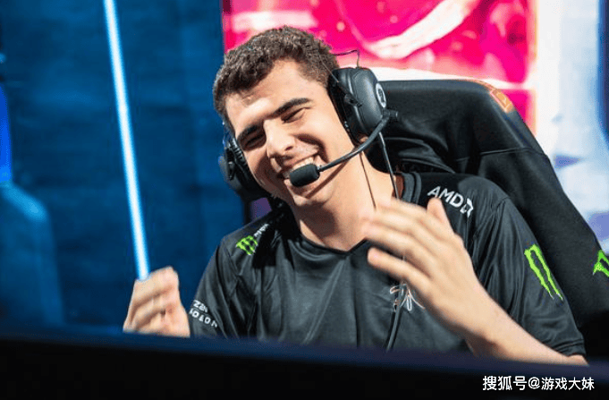 S15比赛FLY禁用了5位女英雄，女博主公开质疑，指责他们性别歧视