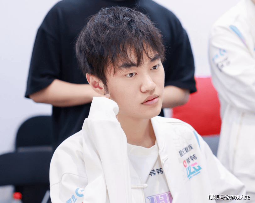 LOL官方点名knight，将他所有荣誉罗列出来，离大满贯還(hái)差一个S冠