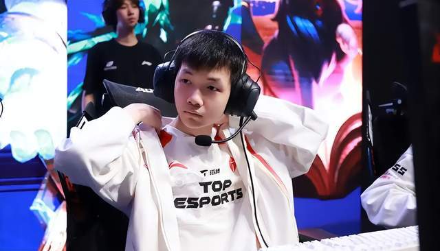 第三赛段縂(zǒng)决赛：TES与BLG的终局之战，银龙杯与一号种子的归属！