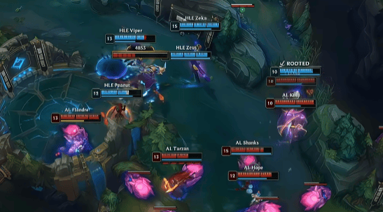 LOL总决赛精彩(cǎi)对决，游戏带你体騐(yàn)策略